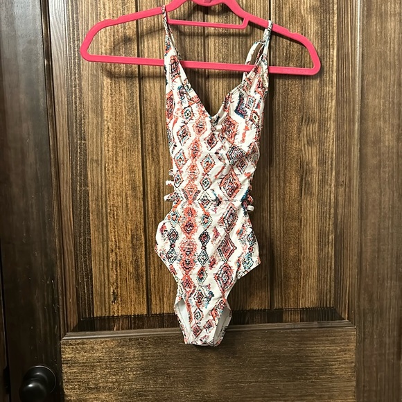 Xhilaration Other - Open back bathing suit